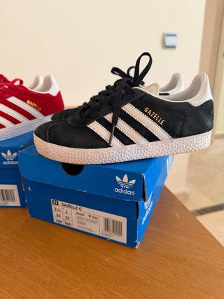 Lote 5 pares zapatos infantiles Adidas y Birkensto