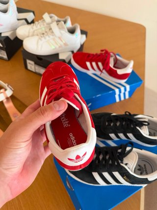 Lote 5 pares zapatos infantiles Adidas y Birkensto