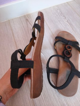 Sandalias negras y marrones talla 41