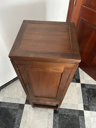 Mueble zapatero de madera con cajones