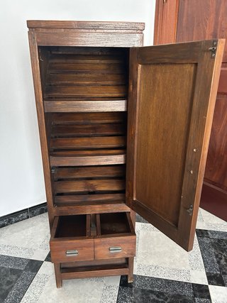 Mueble zapatero de madera con cajones