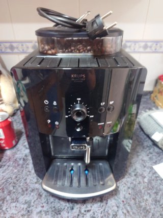 Cafetera Krups Quattro Force con molinillo