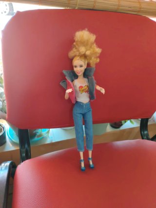 Barbie pelo largo y rizado