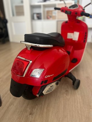 Coche y Moto Eléctricos Infantil Mercedes y Vespa