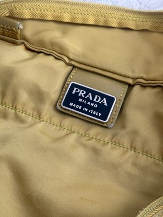 Borsa Prada in nylon vintage gialla