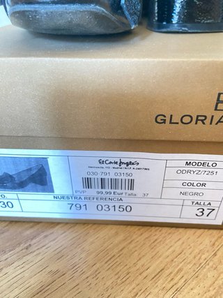Zapatos Gloria Ortiz Negros Charol Tacón