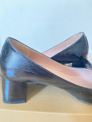 Zapatos Gloria Ortiz Negros Charol Tacón