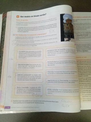 Xeografía e historia. 2 Secundaria. Revoa