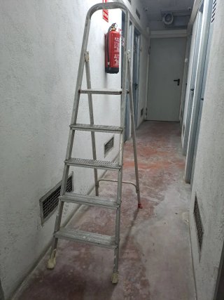 Escalera aluminio 5 peldaños