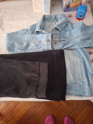 Lote Pantalón y Chaqueta Negro la chaqueta es de 6