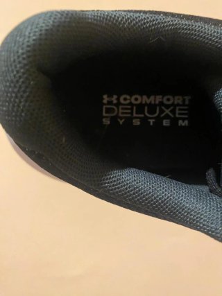 Zapatillas Under Armour Negras y Blancas