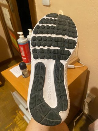 Zapatillas Under Armour Negras y Blancas
