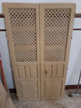 Puertas de alacena antiguas con celosía