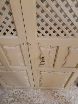 Puertas de alacena antiguas con celosía