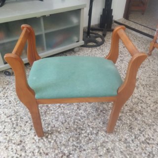Silla descalzadora vintage madera y tela