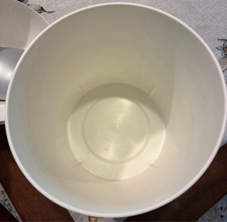 Bidoncino in plastica con coperchio