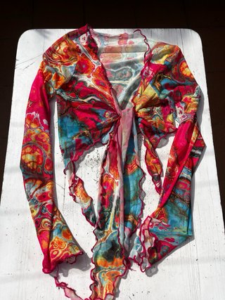 Top transparente anudado multicolor