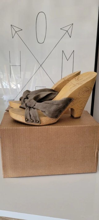 Sandalias de madera con nudo beige/marrón