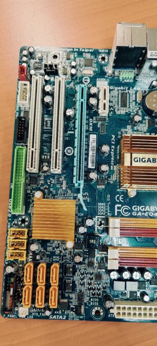 Gigabyte GA-EQ45M-S2 Placa Base