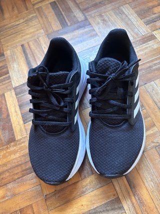 Tenis Adidas Talla 38.5 Negro/Blanco.