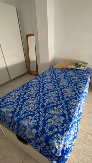 Armario corredero y cama canapé