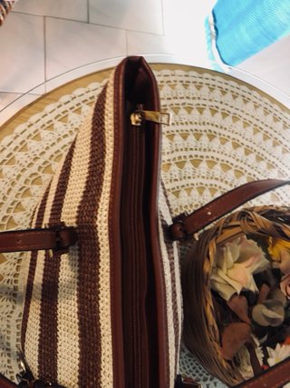 Bolso de rafia a rayas