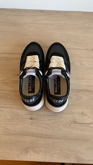 Golden Goose Zapatillas Negras y Blancas