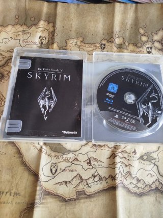 Juego PS3 The Elder Scrolls V: Skyrim + Mapa