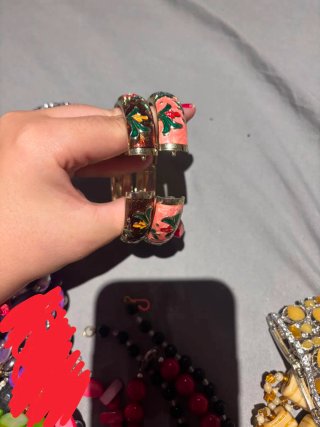Braccialetti con fiori smaltati