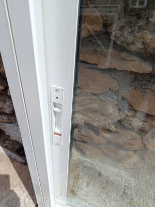 Ventana 140x135 con climalit persiana Eléctrica.