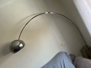 Lámpara de pie moderna plateada