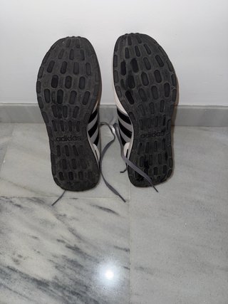 Zapatillas Adidas Gris y Blanco