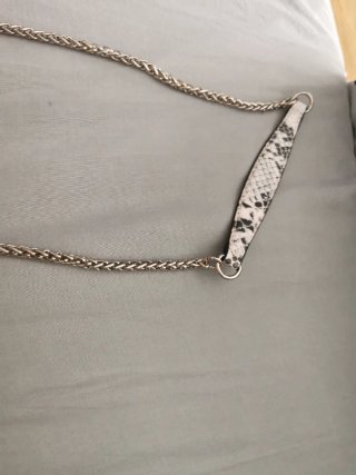 Bolso Guess estampado serpiente