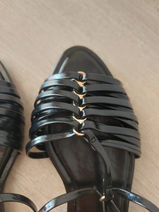 Sandalias Zara Planas Tira Tobillo Dorada