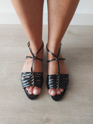 Sandalias Zara Planas Tira Tobillo Dorada