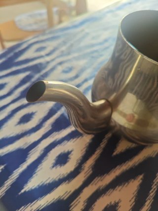 Tetera árabe de metal plateado