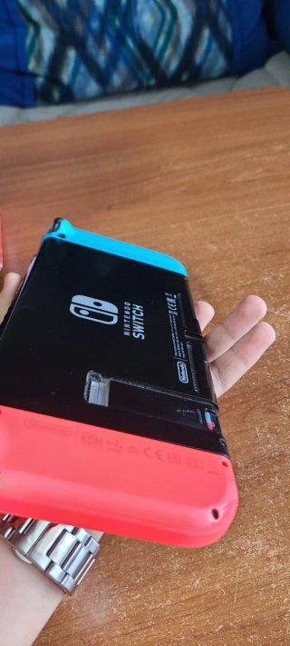 Nintendo Switch completa con caja