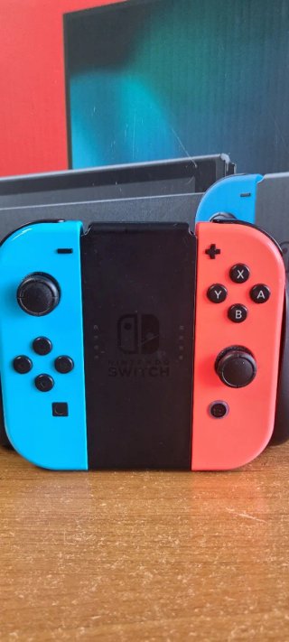 Nintendo Switch completa con caja