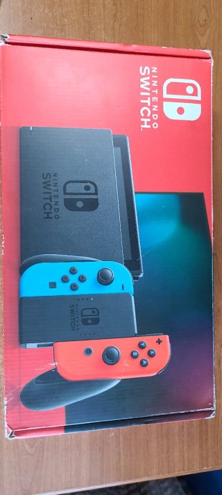 Nintendo Switch completa con caja