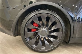 Tesla Model Y   Performance 4WD