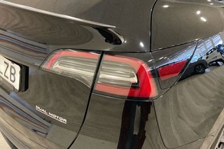 Tesla Model Y   Performance 4WD