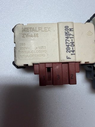 Bloqueo puerta lavadora Beko WTE6511BW