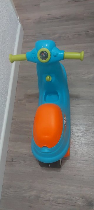 Moto Smoby infantil azul y naranja