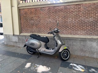 Vespa GTS 300 Super Tech Gris