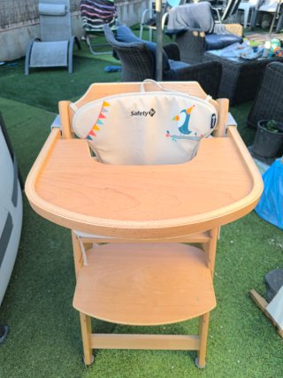Trona de madera para bebé