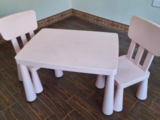 Mesa y 2 sillas infantiles rosa
