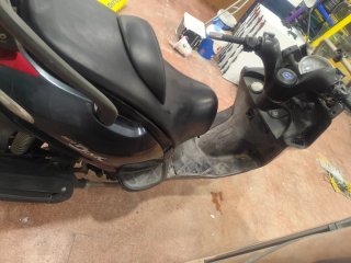 Kymco Grand Dink Gris Maxi Scooter