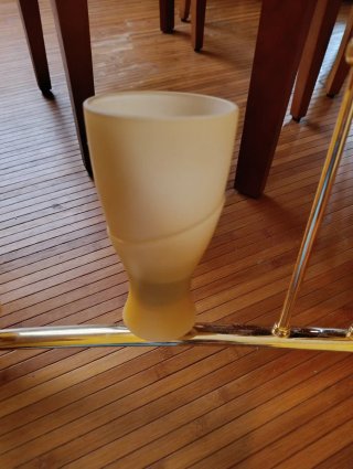 Lámpara de techo dorada y cristal