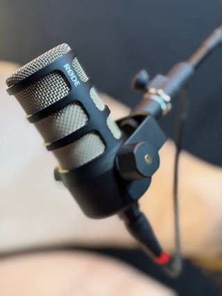 2 Micrófonos RØDE PodMic XLR