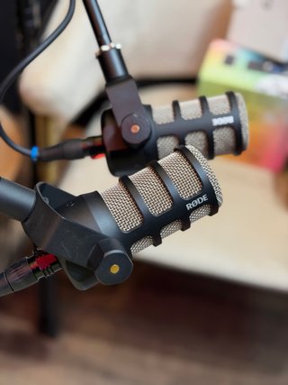 2 Micrófonos RØDE PodMic XLR